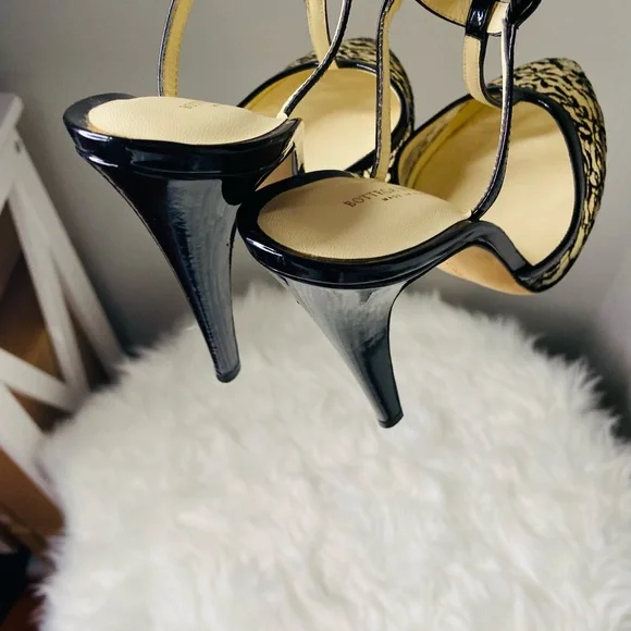 Bottega Veneta Black & Beige Lace “Perfect T” Strap Pointed Toe Pumps. Auth. - Picture 12 of 17